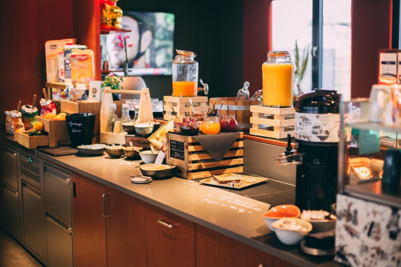 Me And Dusseldorf, By Hyatt Hotel