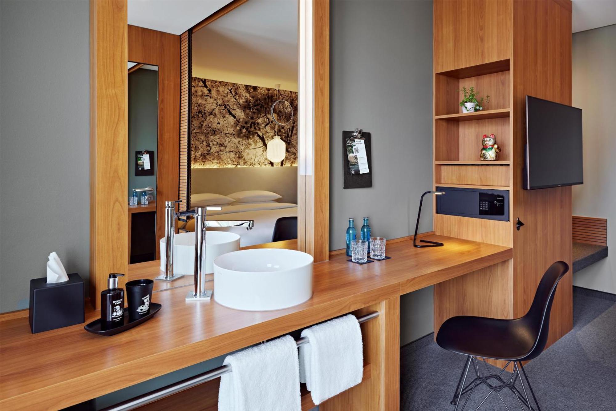 Hotel Me And Dusseldorf, By Hyatt