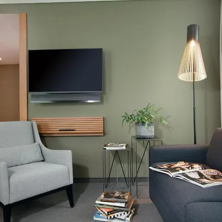 Hotel Me And Dusseldorf, By Hyatt 4*