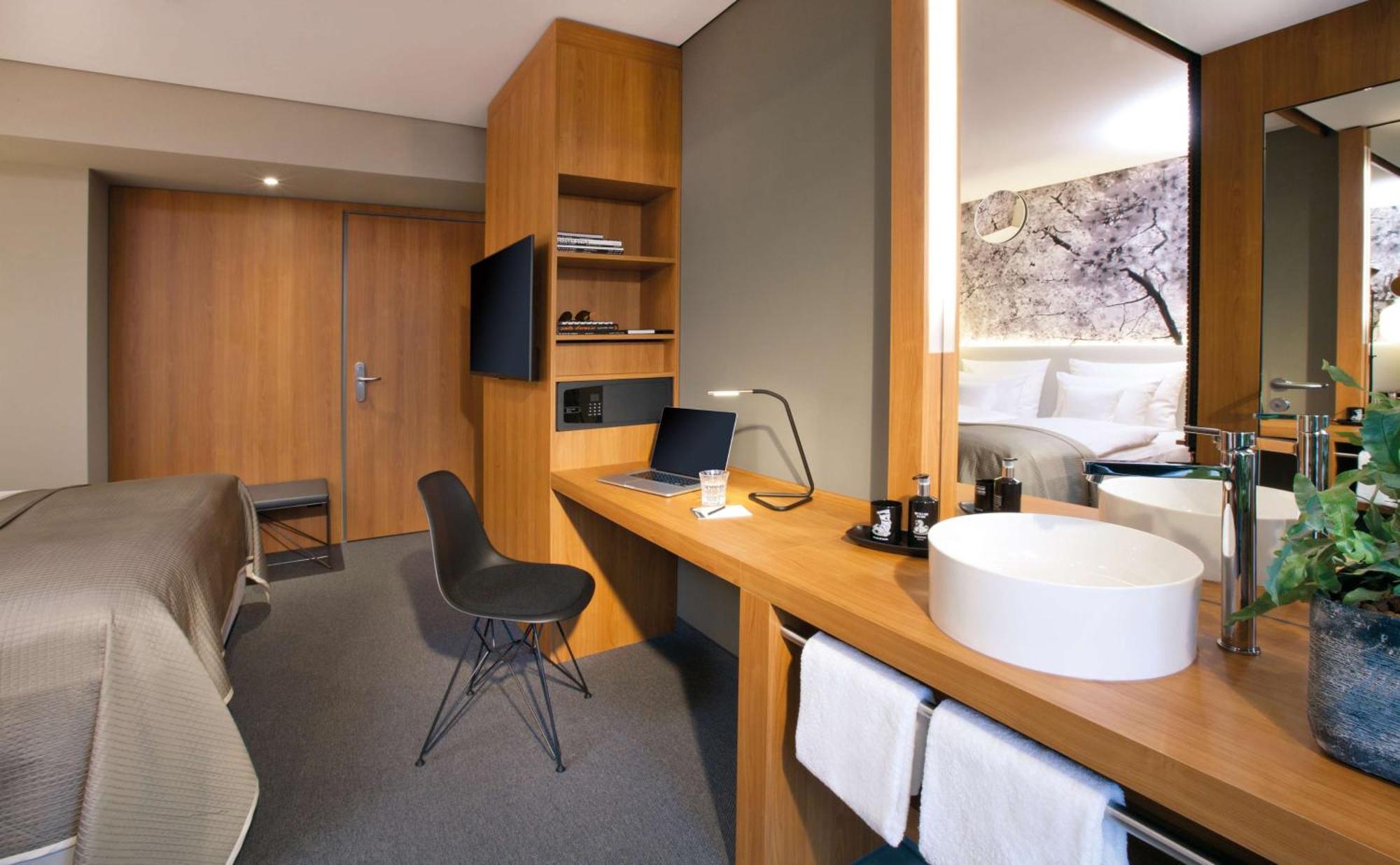 Me And Dusseldorf, By Hyatt 4* Düsseldorf